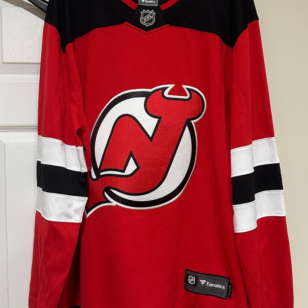 NJ Devils Red Hockey Jersey “Breakaway” fan fit